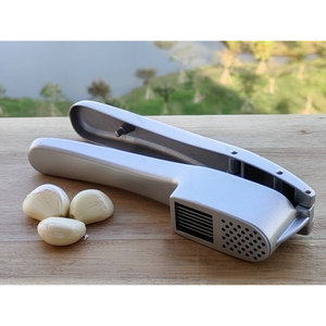 Presse-ail et trancheuse 2-en-1 en aluminium écologique pour la vente en gros - Hachoir à ail et gingembre, outil de cuisine - Product Image 2