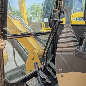 Excavatrice d'occasion 305.5E modèle 2022 de 6 tonnes à vendre, en stock, expédition mondiale, bon état de fonctionnement, godet de 0,3 m, moteur et engrenages en excellent état. - Product Image 6