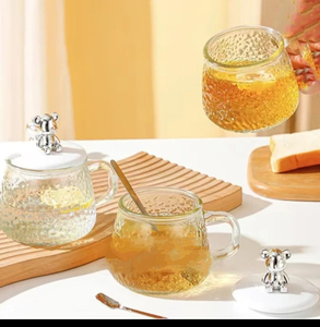 Taza de Vidrio Transparente Inthetrend con Diseño de Osito, 400 ml, Reutilizable, con Tapa Antiderrames y Cuchara, con Logotipo Personalizado, para Oficina, Hogar y Uso en Exteriores, Venta al Por Mayor - Product Image 3