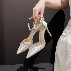 Chaussures de mariage blanches en satin à bride unique pour femmes, sandales d'été à talons hauts avec chaîne à pampilles, élégantes et noires à découpe ouverte - Product Image 5