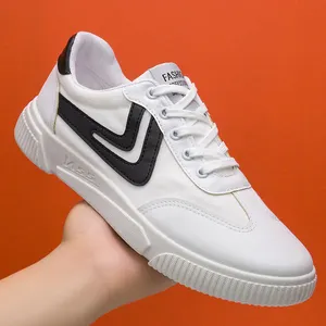 Custom Fashion Daily City White Slip On Casual Street Jogging Non-Slip Walking Style Shoes for Men Low Price Wholesaler