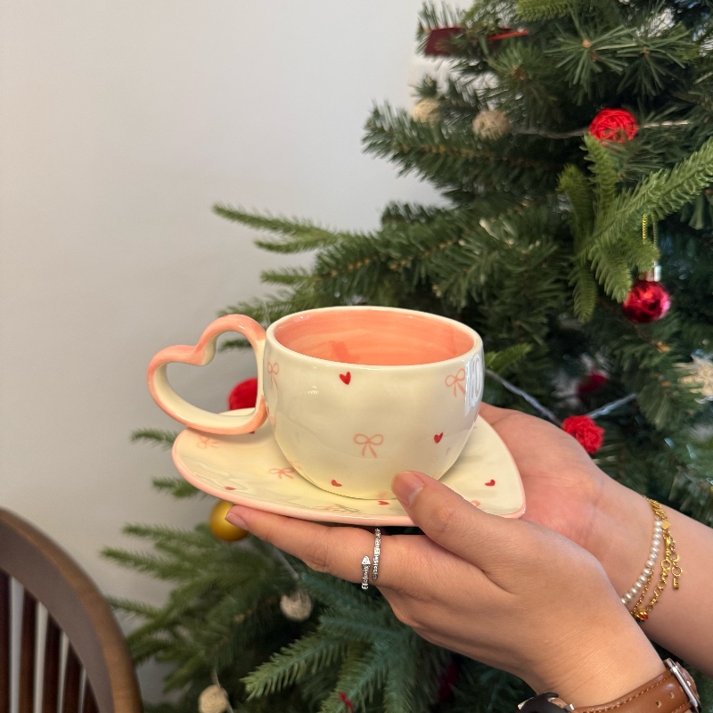 Taza rosa con lazo y corazón, 280 ml, con plato en forma de corazón.