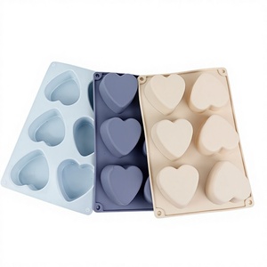 Moule en silicone réutilisable en forme de cœur à six cavités, qualité alimentaire, résistant au four, pour gâteaux, mousses et desserts créatifs - Collection 2024 DIY - Product Image 1