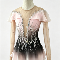 Costume de patinage artistique noir et rose ombré avec manches à volants, dos en V profond en maille et jupe ornée de strass pour enfants et filles, idéal pour les spectacles