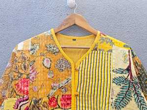 Chaleco Acolchado sin Mangas con Estampado Negro Hecho a Mano en India, Estilo Elegante para Mujer, Regalo para Ella - Product Image 3