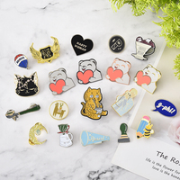 Broche personnalisée en émail doux avec motif d'animal de dessin animé, épinglette pour femme et homme, épingles de revers pour costume, épinglette en émail vide en forme d'ours, badges en métal
