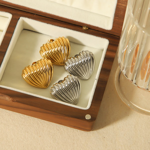 Heart-Shaped <b>Stud</b> Earrings In <b>Titanium</b> Steel With Vertical Stripes 18k Gold Plated For Fashion Jewelry - Product Image 3