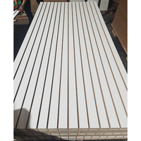 Panneau MDF Slatwall Blanc avec Finition Mélaminée pour Magasin de Détail, Panneaux Slatwall MDF Stratifiés