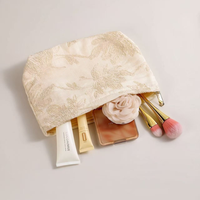 Vente en gros de trousse de maquillage de la flore délicate beige Ins Style 3PCS Sac de rangement pour soins de la peau de grande capacité Trousse de toilette portable Trousse cosmétique mignonne