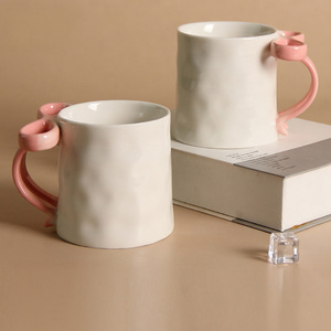 Taza de café de cerámica creativa con lazo, 12 oz, tazas de café de cerámica al por mayor - Product Image 1