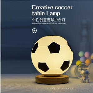 Lámpara de mesita de noche creativa <span class=keywords><strong>para</strong></span> habitación de niños, luz <span class=keywords><strong>para</strong></span> estudiantes, decoración de estudio, lámpara de mesa de fútbol juvenil - Product Image 3