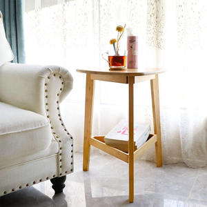 <span class=keywords><strong>Mesa</strong></span> Auxiliar de Sofá Multifuncional de Dos Niveles Triangular con Estante de Almacenamiento de Bambú - Product Image 3