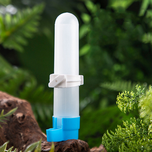 Fabricant <span class=keywords><strong>de</strong></span> gros <span class=keywords><strong>de</strong></span> haute qualité <span class=keywords><strong>pas</strong></span> <span class=keywords><strong>cher</strong></span> suspendu mangeoire pour oiseaux Pigeon perroquet buveur d'eau en plastique durable fente d'alimentation pour volaille - Product Image 6