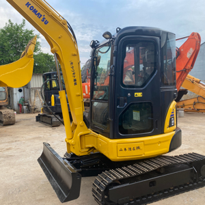Mini-excavatrice d'occasion Komatsu PC35 4 tonnes EPA/CE Livraison gratuite Stock Matériel de jardinage Y compris le moteur à roulement Kawasaki Boîte de vitesses Engrenage - Product Image 1