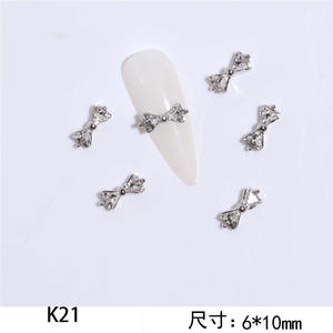 Металлический Роскошный Шикарный чехол для телефона с подвесками, дизайнерские фирменные украшения с логотипом со стразами, аксессуары для рукоделия, 0007 - Product Image 6