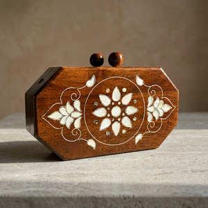 Caja Decorativa Tradicional de Madera con Diseño Floral Incrustado, Artesanía Hecha a Mano, Forma Irregular, Decoración para Mesa del Hogar - Product Image 2