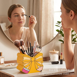 Porte-stylo en forme de papillon jaune, rangement pour pinceaux de maquillage, organisateur de bureau, conteneur créatif pour fournitures de bureau - Product Image 1