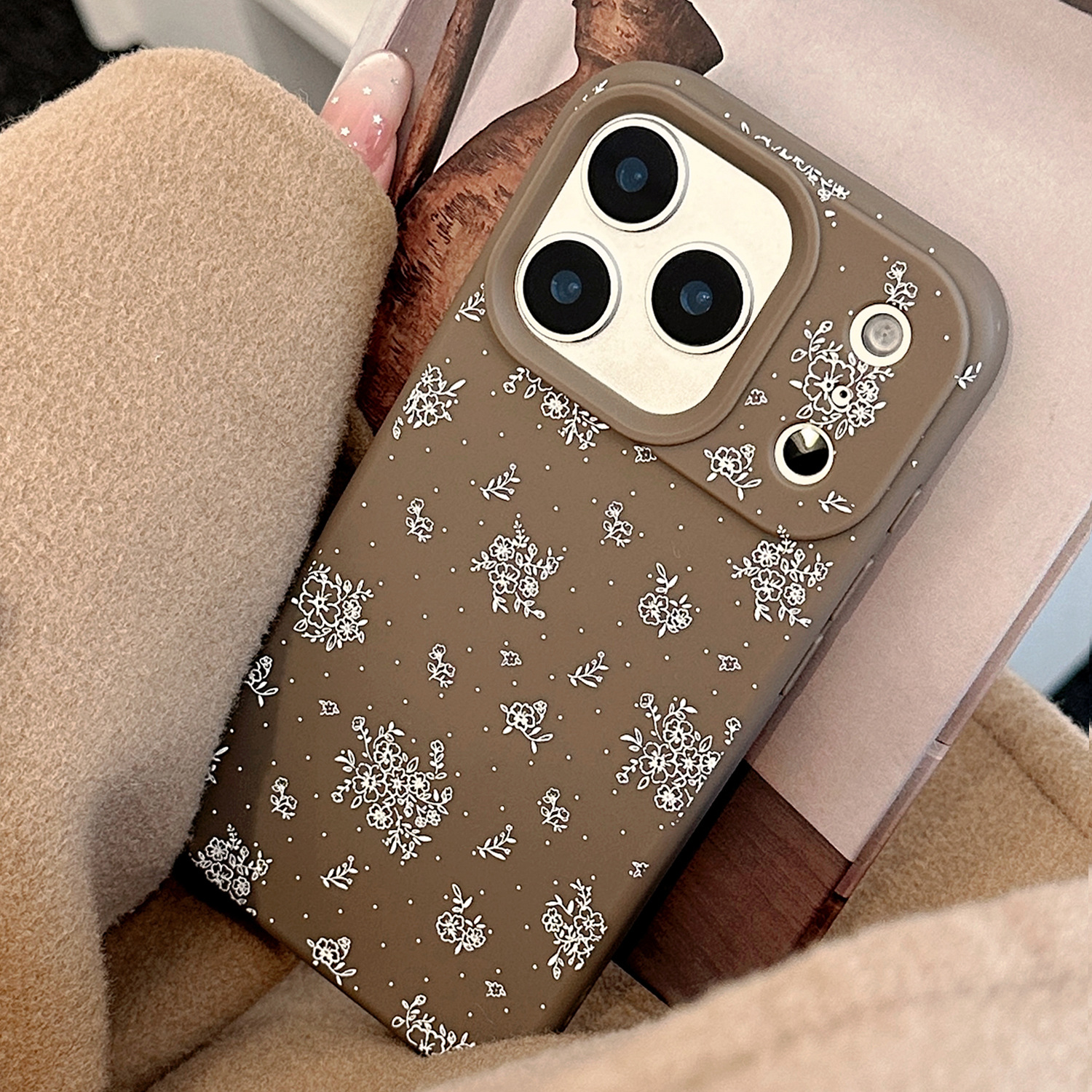 Mocha Brown White Frost Floral