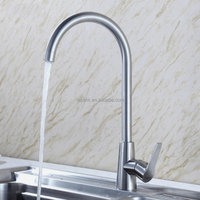 Grifo de Cocina Contemporáneo de Acero Inoxidable 304 con Acabado Cromado Cepillado, Giratorio 360 Grados, Monomando de Agua Fría y Caliente, Montado en el Fregadero