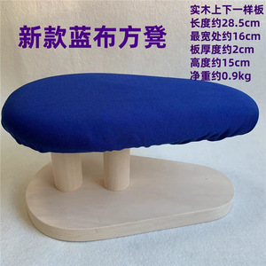 Banc de repassage Lida en bois massif, rond, carré, long, avec assise en tissu bleu, taille standard, design breveté - Product Image 2
