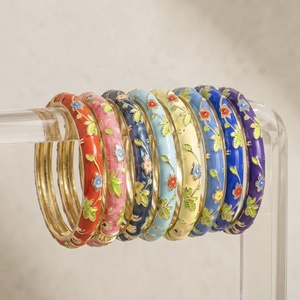 กำไลข้อมือผู้หญิงแบบเปิดลายดอกไม้สไตล์เรโทรประดับเพชรเคลือบโลหะผสมชุบทองแบบวินเทจสไตล์จีน - Product Image 2
