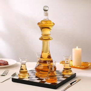 Juego de decantador de ajedrez hecho a mano, decantador de ajedrez Queen de 700ml con 4 vasos de chupito de peón, juego de decantador de vino, juego de ajedrez de vidrio único - Product Image 4