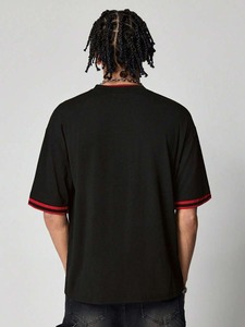 T-shirt à col rond et manches courtes pour homme avec imprimé lettres, style simple et décontracté, fabrication en usine, personnalisation disponible.F10 - Product Image 2