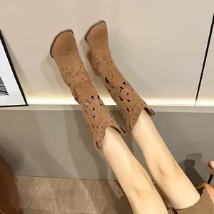Botas Femininas de Couro PU Estilo Cowboy Vintage com Bordado Vazado e Salto Grosso, Cano Médio, Coleção Outono 2026 - Product Image 4