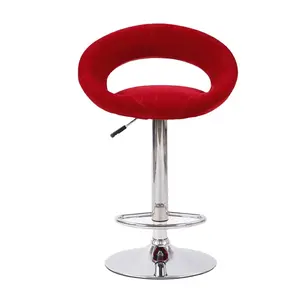 Красный бархатный обеденный стул, вращающийся подъемный барный стул, оптовая продажа бархатных стеганых стульев для паба с металлическим основанием, регулируемый барный стул