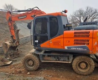 Excavatrice sur chenilles d'occasion Doosan DX140 d'origine coréenne, modèle moyen, hydraulique, à faible consommation de carburant, 140 CV