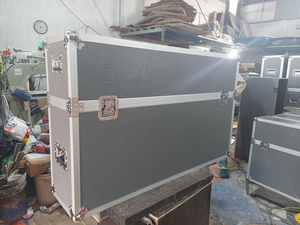 Valise de transport antichoc pour écran de télévision avec cadre en aluminium, roues robustes et mousse de protection pour écran LED - Product Image 3