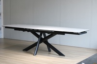 Table à manger extensible moderne et luxueuse sur mesure avec pieds en métal et plateau en verre trempé pour 4 personnes, pour hôtel et appartement