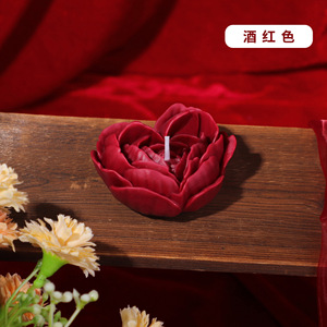 Vela de masaje con forma de corazón y aroma floral, cera aromática de baja temperatura (45°C) para uso íntimo en parejas. - Product Image 4