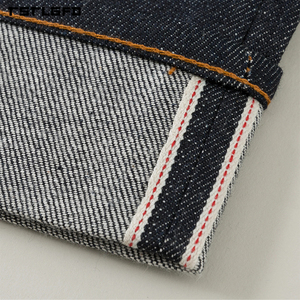 Jeans de mezclilla cruda selvedge índigo de 10.5 oz con corte y confección, ajuste original, puntada de cadena dorada, remaches de cobre y etiqueta tejida. Jeans Heritage. - Product Image 4