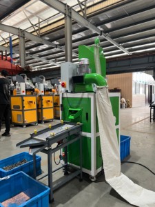 Granulatore per cavi in alluminio e rame con motore ad alta velocità e separatore, macchina per riciclaggio ad alta sicurezza - Product Image 4