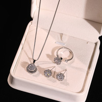 Vente flash : Ensemble de bijoux en acier inoxydable rotatif avec chaîne à maillons, boucles d'oreilles en cristal CZ, bague et collier rond en zircon cubique glacé