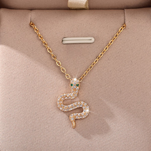 Collana con Ciondolo Serpente Portafortuna da Donna, Stile di Nicchia, Catena per Clavicola - Product Image 3