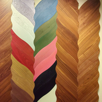 Parquet contrecollé moderne en chêne et noyer noir, motif feuille couleur personnalisée, système de pose clic multicouche, compatible chauffage par le sol, pour villas et espaces de vie