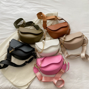 NOUVEAU <span class=keywords><strong>Sac</strong></span> à bandoulière en PU pour femme avec larges bretelles et chaînes, idéal pour l'automne/hiver – <span class=keywords><strong>Sac</strong></span> fourre-tout durable et portable - Product Image 1