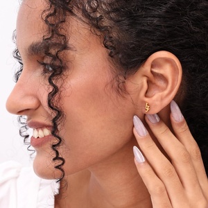 Nouvelles boucles <span class=keywords><strong>d</strong></span>'oreilles en acier inoxydable plaqué or première lettre personnalisées nom <span class=keywords><strong>personnalisé</strong></span> boucles <span class=keywords><strong>d</strong></span>'oreilles cadeaux <span class=keywords><strong>d</strong></span>'anniversaire de Noël - Product Image 3