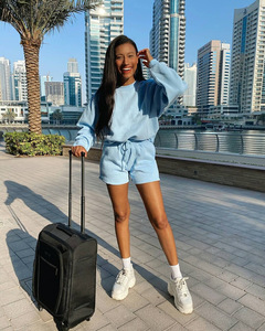 2026 mujeres calientes precio bajo 2 piezas conjuntos de <span class=keywords><strong>pantalones</strong></span> <span class=keywords><strong>cortos</strong></span> de verano de alta calidad pareja suelta sudadera de manga larga y conjunto corto de dos piezas - Product Image 6