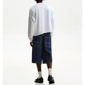 Shorts en jean personnalisés avec logo, style décontracté, Bermuda skater en denim, délavage foncé, poches plaquées, coupe ample pour hommes (Jorts) - Product Image 2