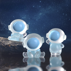 Mini Estatua de Astronauta de Resina. Adorno de Astronauta Adorable, Perfecto para Jardín de Hadas y Decoración de Mesa - Product Image 6