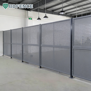 Clôture en métal perforé directement <span class=keywords><strong>de</strong></span> l'usine |   Barrière <span class=keywords><strong>de</strong></span> séparation d'atelier sur mesure, résistante à la rouille - Product Image 5