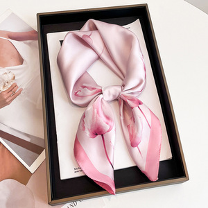 Petit foulard <span class=keywords><strong>carré</strong></span> en imitation <span class=keywords><strong>soie</strong></span> pour <span class=keywords><strong>femme</strong></span> - Utilisation printemps/automne/été, style doux - Product Image 1