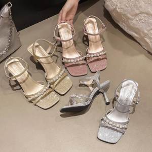 Nouvelles sandales d'été 888 à talons hauts et bouton unique, ornées de perles, style européen et américain, polyvalentes pour femme - Product Image 1