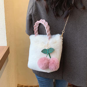 Sac à bandoulière en chaîne d'automne et d'hiver Design Cherry Girl Chain Plush Bag.Z0233 - Product Image 5