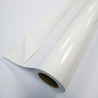 Rouleau de vinyle blanc auto-adhésif PVC brillant imprimable éco-solvant 120/140g pour affiches de bus/fenêtres et publicité