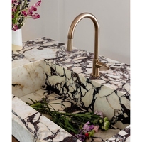 Îlot de cuisine moderne en travertin naturel, finition polie, dalle de pierre de travertin pour la décoration de la maison