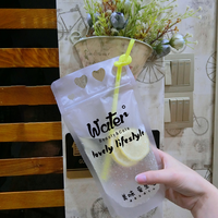 Poche à eau biodégradable Doypack personnalisée en gros sac d'emballage de jus de boisson potable de l'eau en sac portable en plastique PE pour boisson